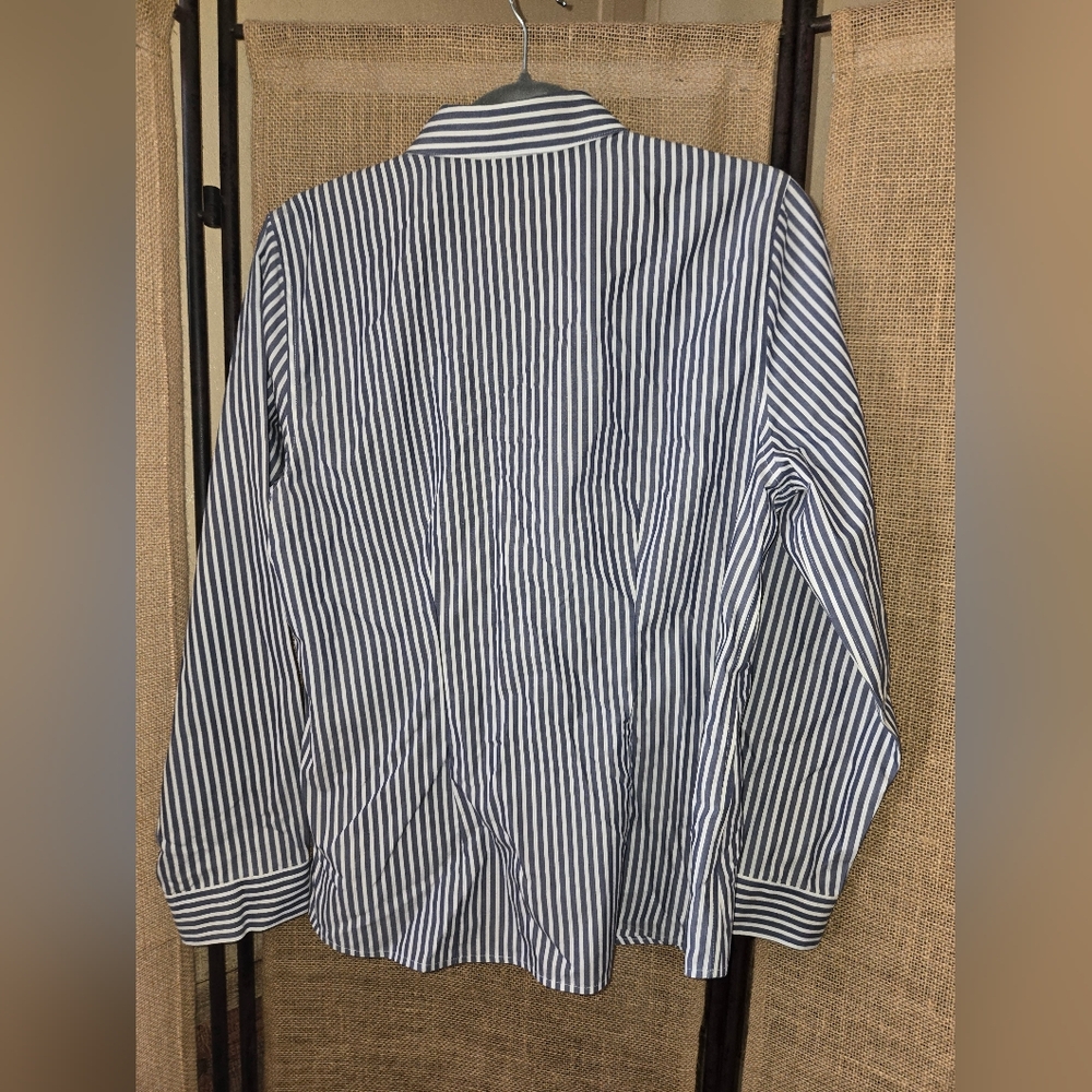 Chicos No Iron Blue White Button Up Shirt with Floral Embroidery Size 1 - Picture 10 of 10
